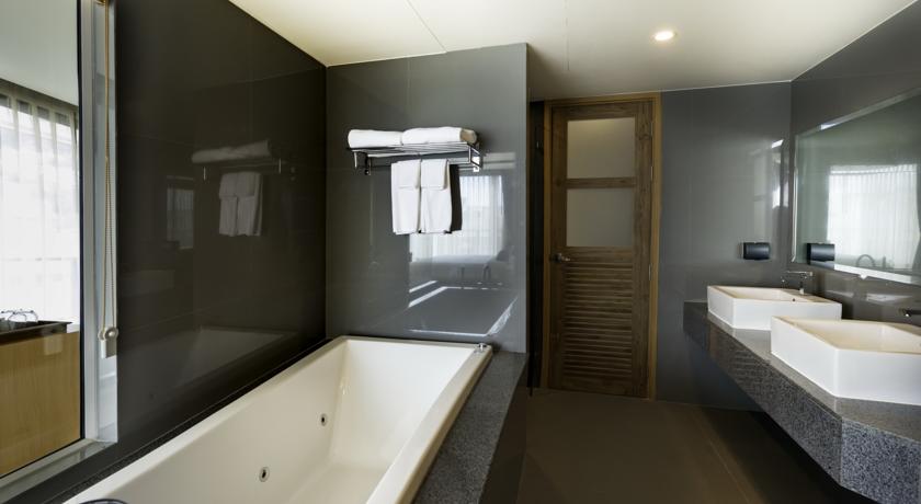 Hello Islands | The Lunar Patong Hotel