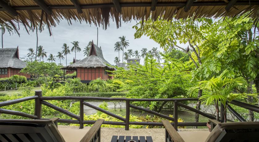 Hello Islands | Phi Phi Island Village Beach Resort